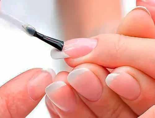 Manicure and repair of damaged nails in Santander